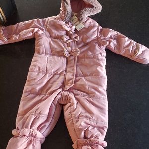 NWT BABY GIRL SNOW SUIT 6 TO 9 MONTHS